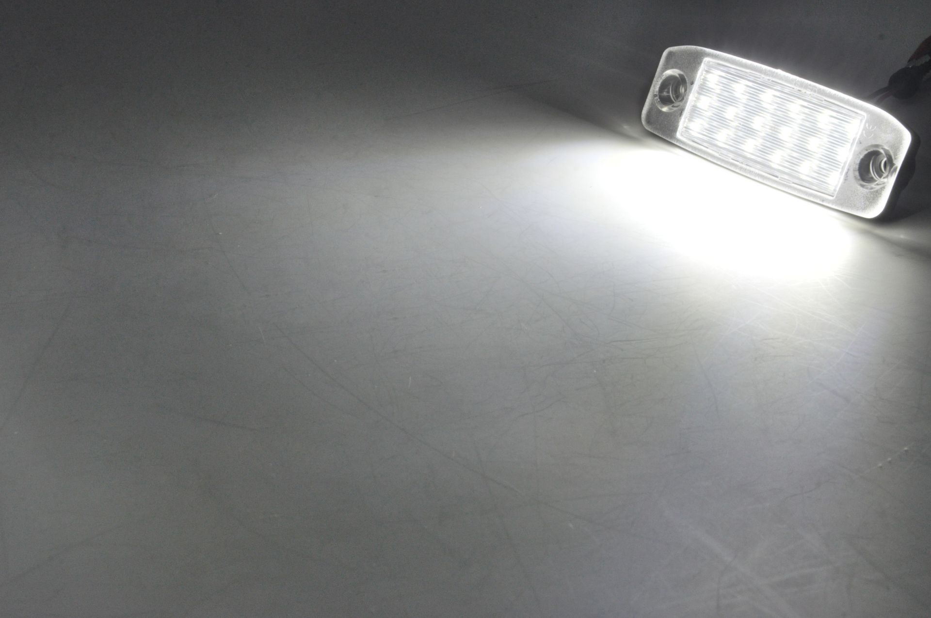 products/588/kia sportage svetlo tablice.jpg - LED SIJALICE ZA OSVETLJENJE TABLICE - KIA 032108 - Xenon Svetla Beograd